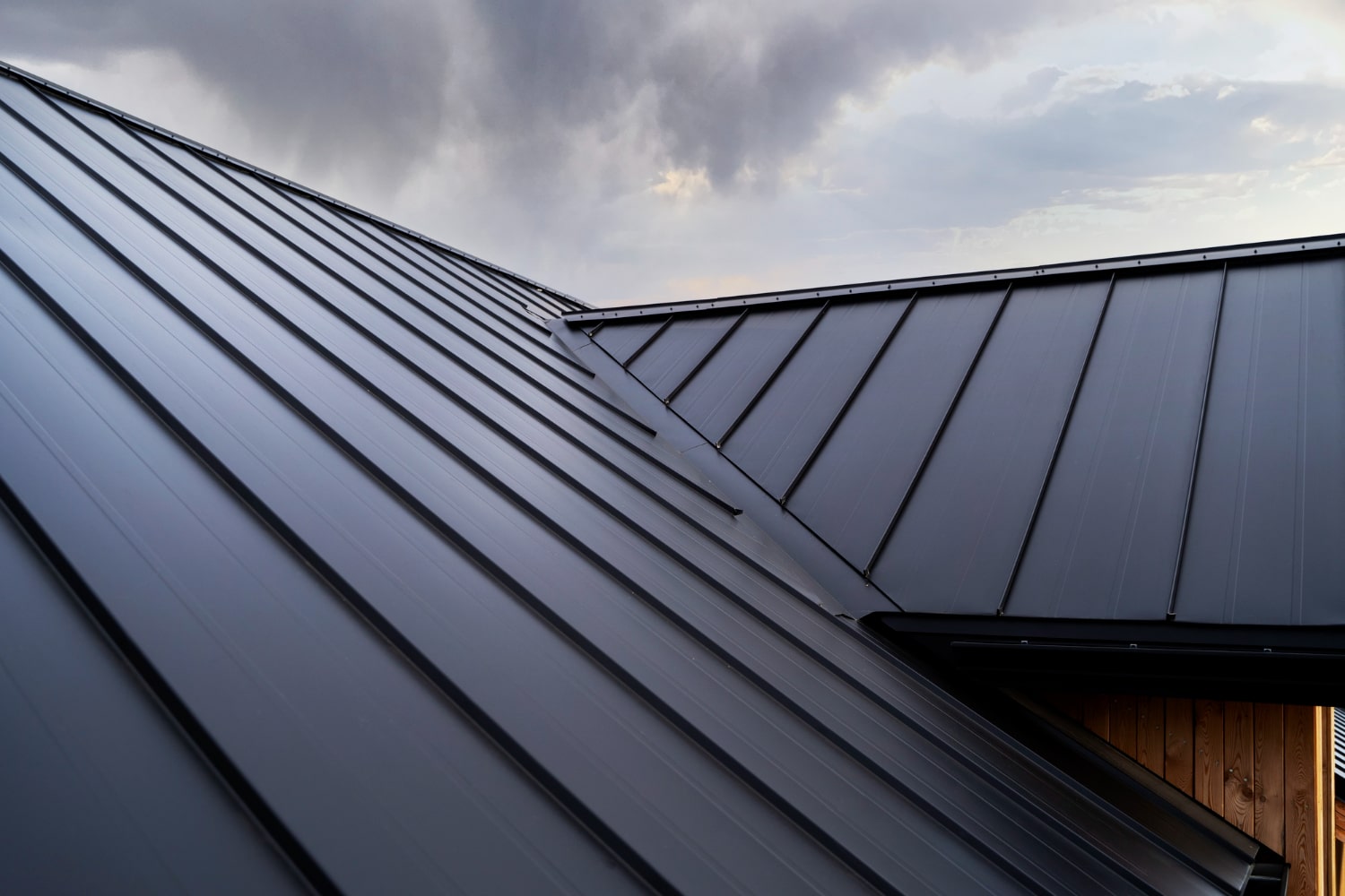 Flat roof systems: Lifespan varies by material — modern EPDM and GRP systems can offer 20–30+ years with proper installation; real-world performance depends heavily on installation quality and detailing for drainage and movement.